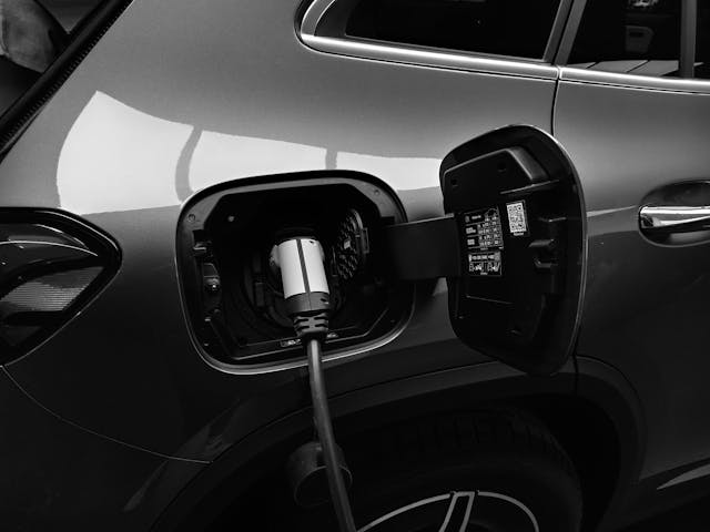 Uber Anuncia Investimento de 800 Milhões de Dólares na Transição para Veículos Elétricos