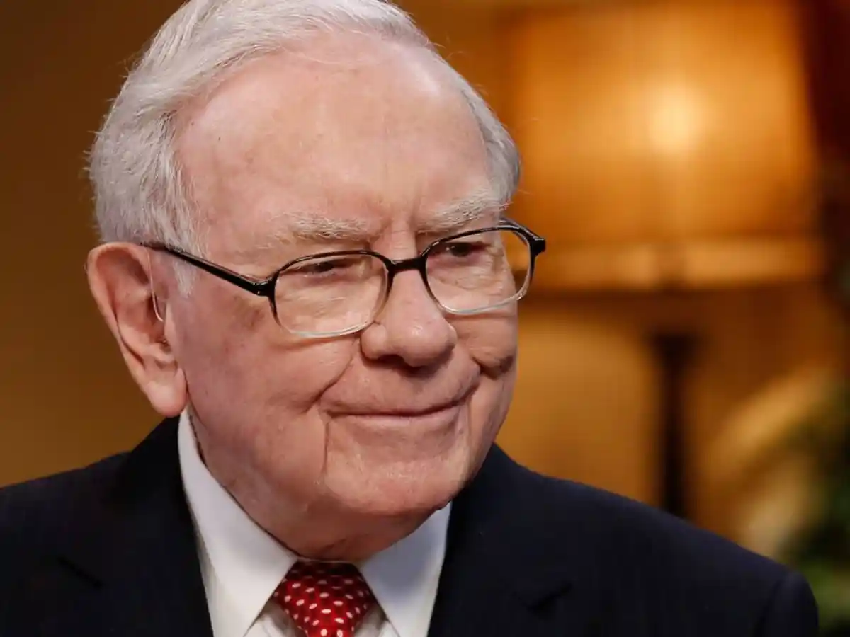 Berkshire Hathaway de Warren Buffett Alcança Valor de Mercado de US$ 1 Trilhão: Um Marco Histórico