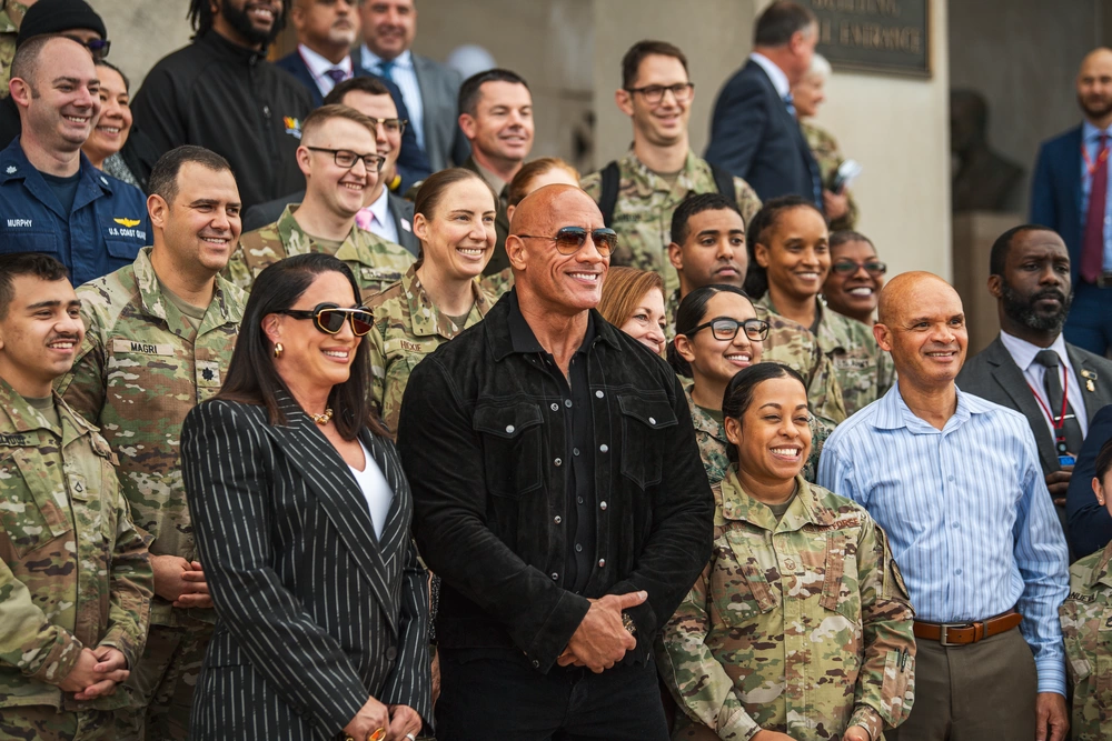 O acordo milionário do Exército com "The Rock" e a UFL