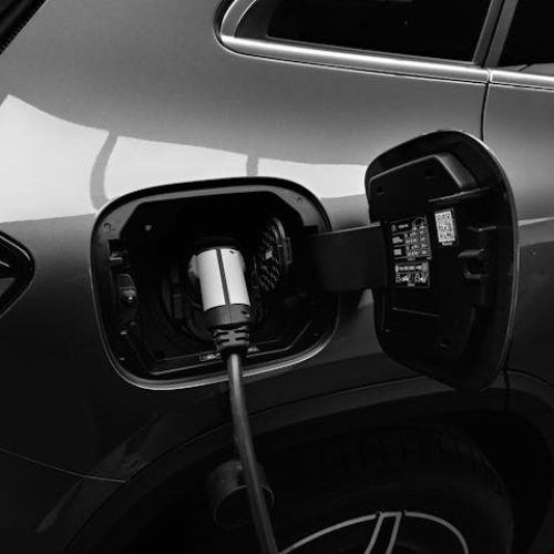 Uber Anuncia Investimento de 800 Milhões de Dólares na Transição para Veículos Elétricos